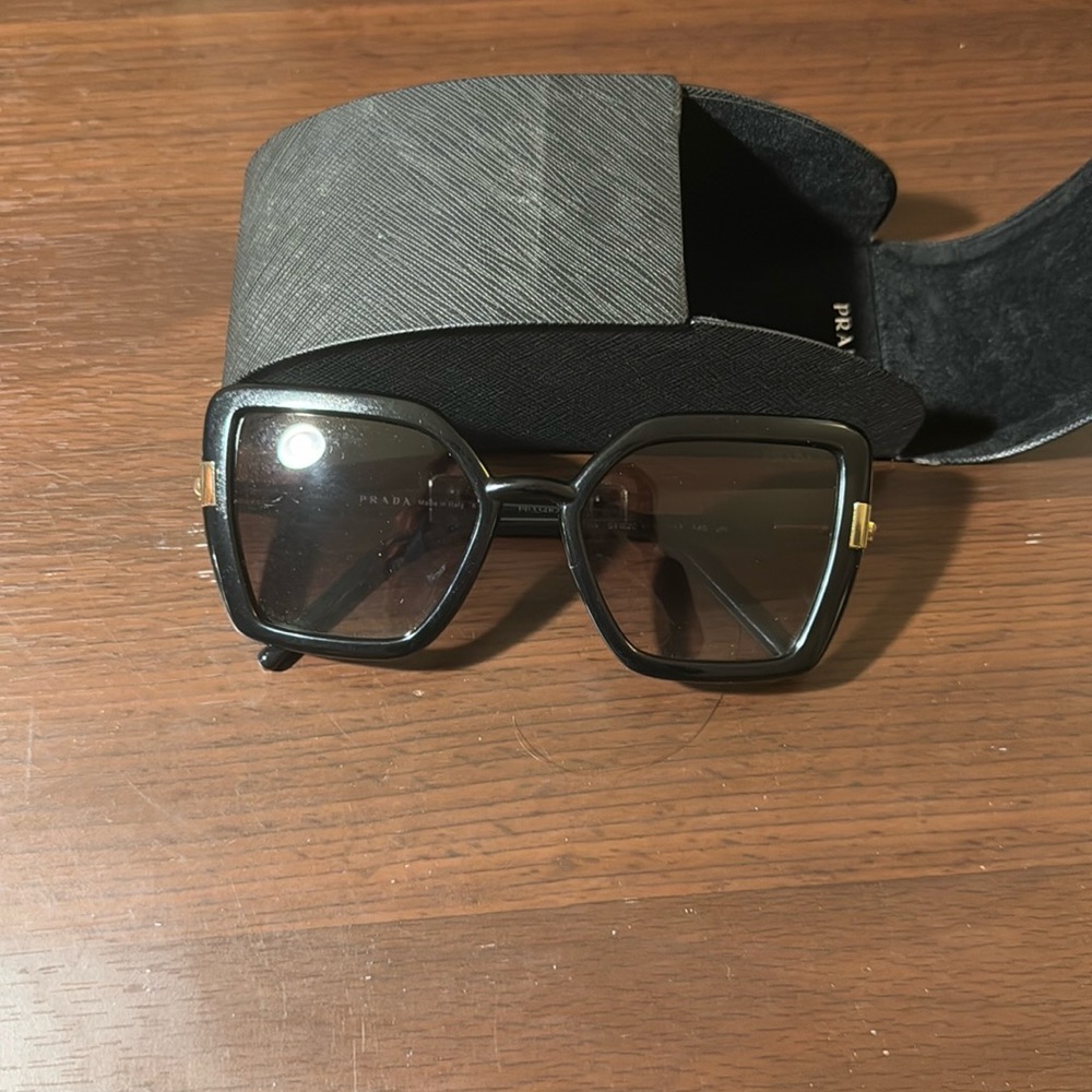 Euc PRADA Oversized Sunglasses